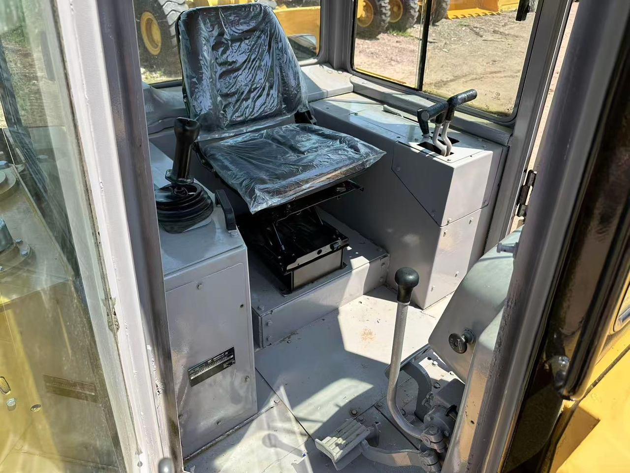 CAT D6G bulldozer - Buldozer: Foto 5 CAT D6G bulldozer - Buldozer: Foto 5