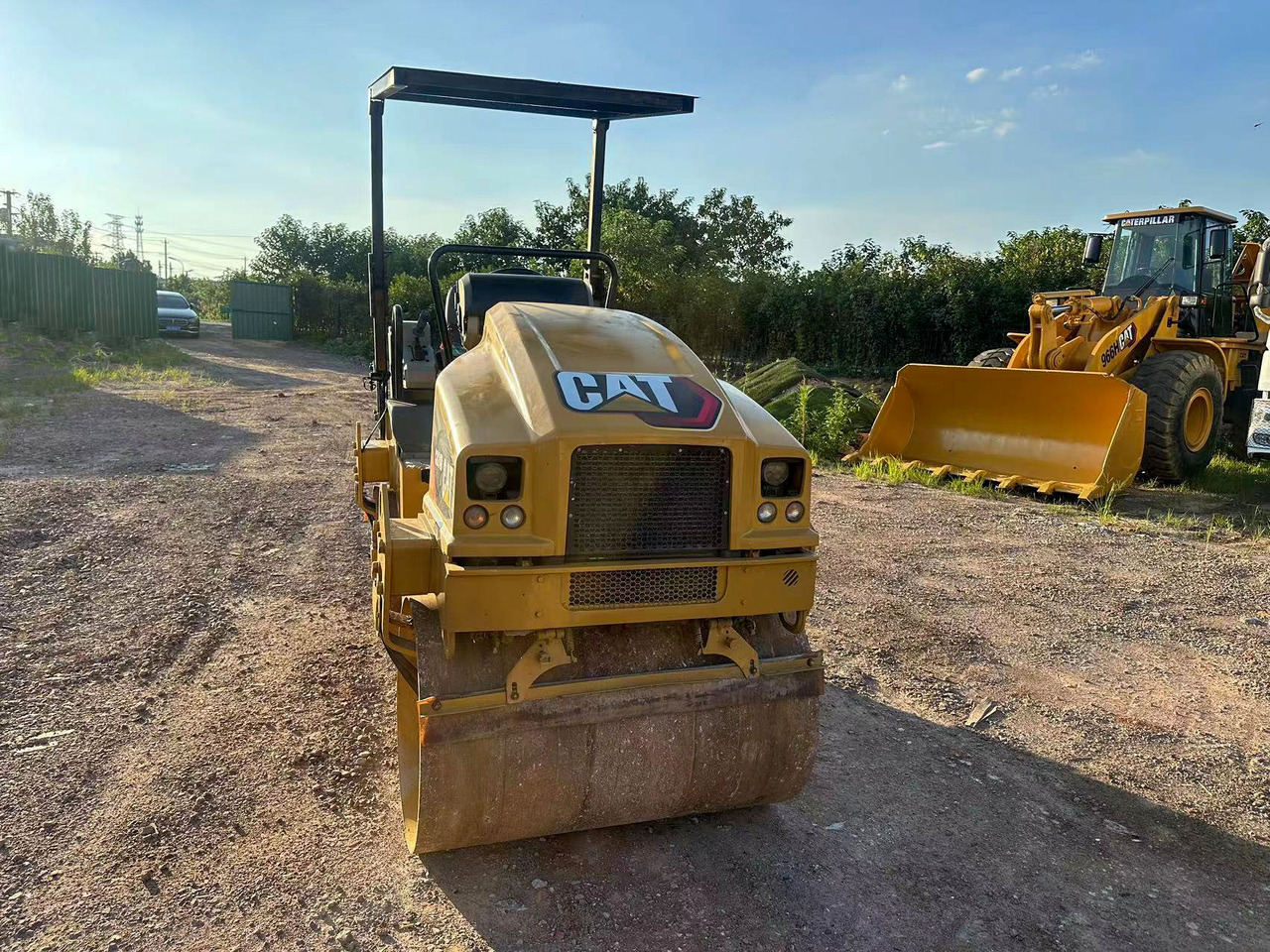 CATERPILLAR CB24B - Cilindru compactor: Foto 5 CATERPILLAR CB24B - Cilindru compactor: Foto 5