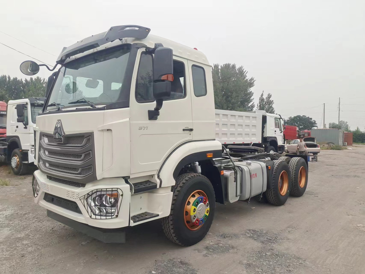 SINOTRUK HOWO 371hp 6X4 Tractor unit - Cap tractor: Foto 2 SINOTRUK HOWO 371hp 6X4 Tractor unit - Cap tractor: Foto 2
