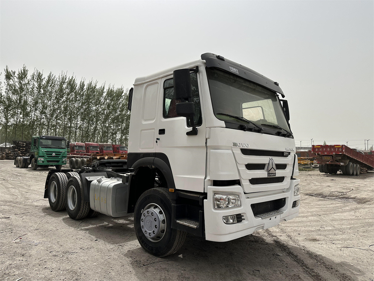 SINOTRUK Howo 371hp Truck Head - Cap tractor: Foto 1 SINOTRUK Howo 371hp Truck Head - Cap tractor: Foto 1