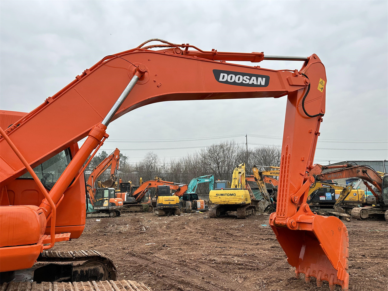 DOOSAN DH220 excavator - Excavator pe şenile: Foto 4 DOOSAN DH220 excavator - Excavator pe şenile: Foto 4