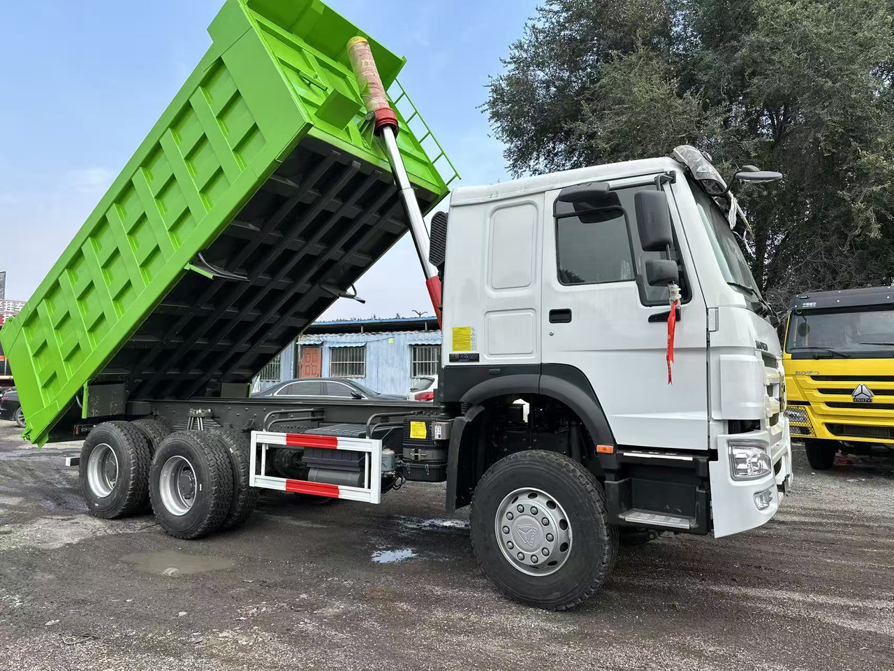 SINOTRUK HOWO 400HP 6X4 Tipper Truck - Camion basculantă: Foto 1 SINOTRUK HOWO 400HP 6X4 Tipper Truck - Camion basculantă: Foto 1