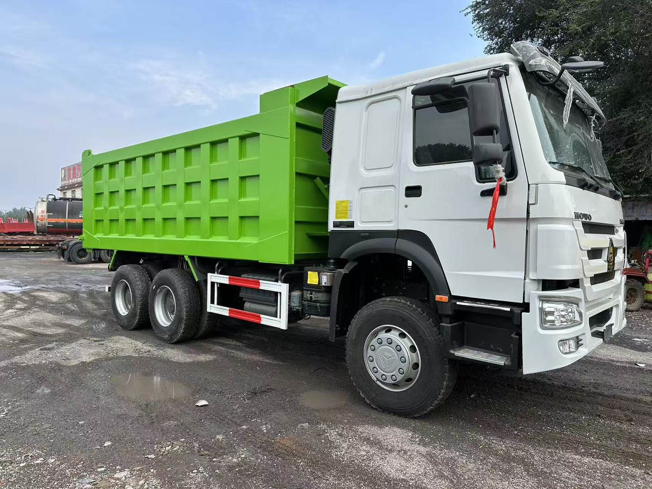 SINOTRUK HOWO 400HP 6X4 Tipper Truck - Camion basculantă: Foto 5 SINOTRUK HOWO 400HP 6X4 Tipper Truck - Camion basculantă: Foto 5