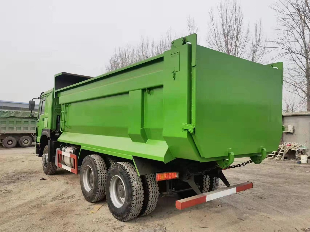 SINOTRUK Howo 371hp tipper truck - Camion basculantă: Foto 4 SINOTRUK Howo 371hp tipper truck - Camion basculantă: Foto 4