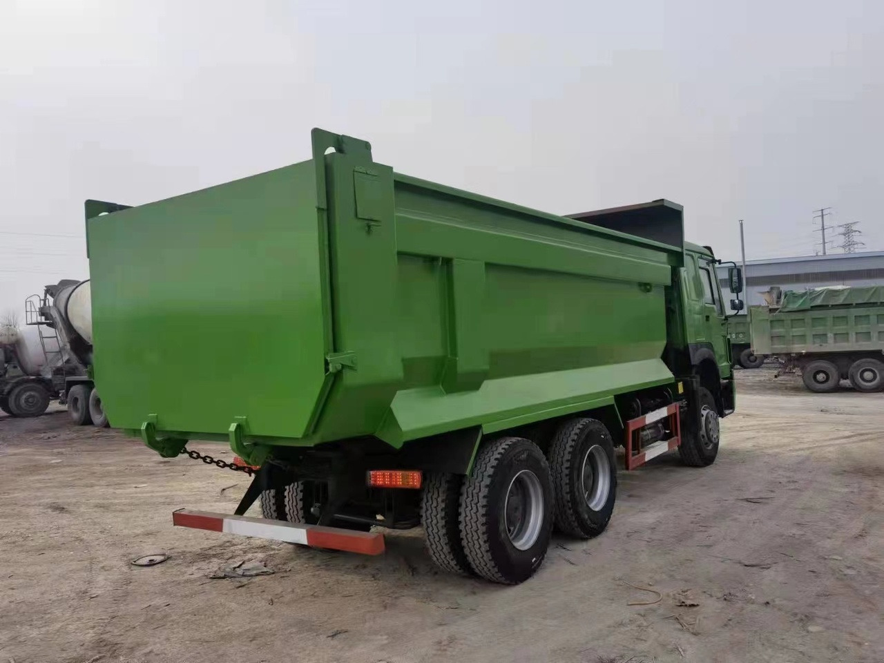 SINOTRUK Howo 6x4 Dump truck 371hp - Camion basculantă: Foto 5 SINOTRUK Howo 6x4 Dump truck 371hp - Camion basculantă: Foto 5