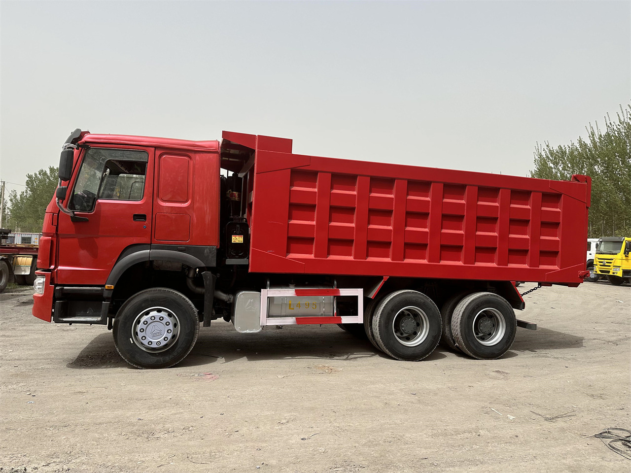 Camion basculantă pentru transport de furaje SINOTRUK Howo Dump truck 371: Foto 1