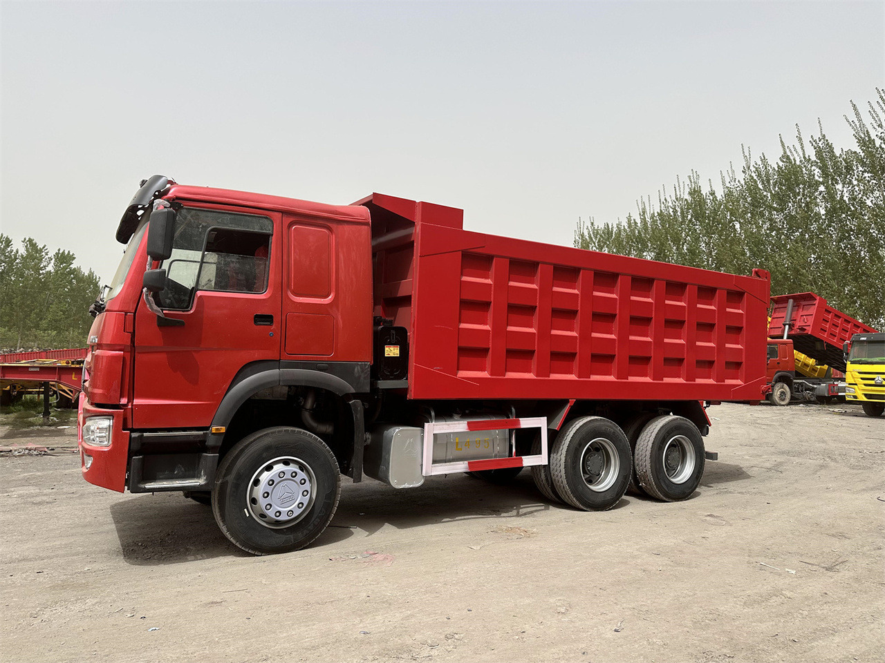 SINOTRUK Howo Dump truck 371 - Camion basculantă: Foto 5 SINOTRUK Howo Dump truck 371 - Camion basculantă: Foto 5