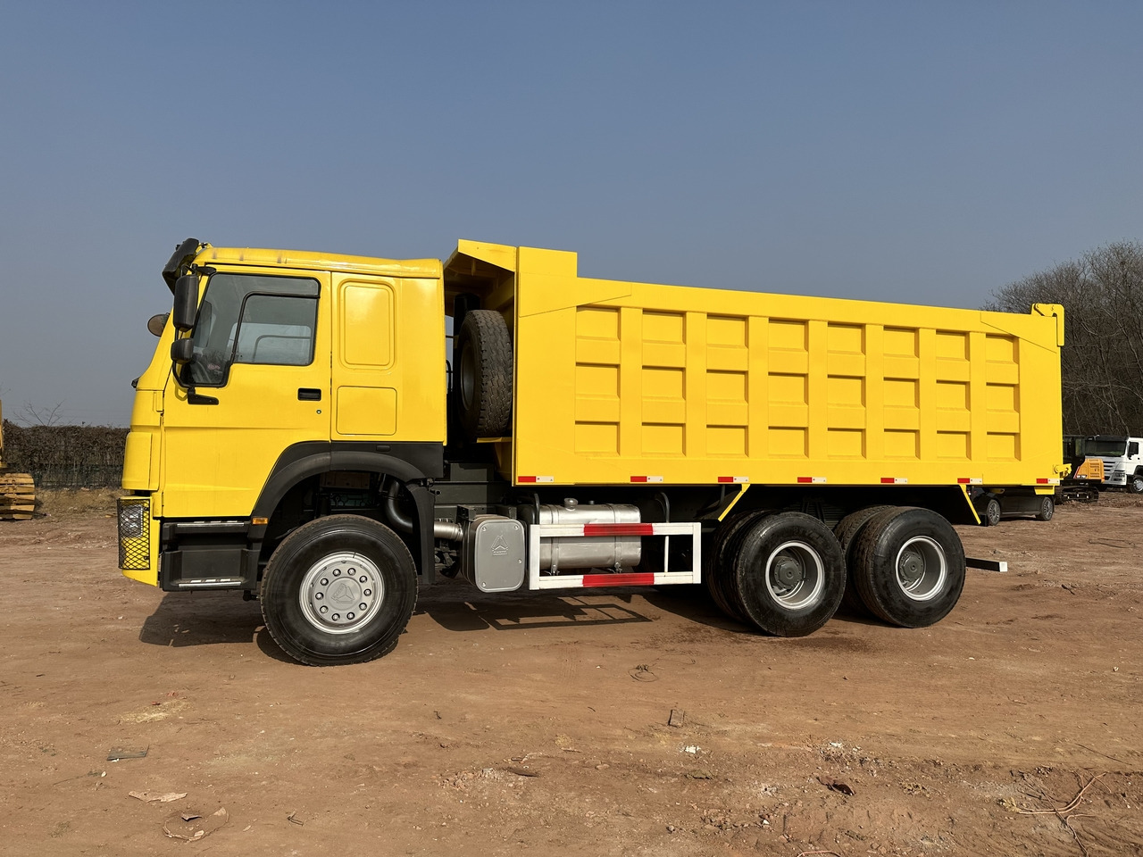 SINOTRUK Howo Dump truck 371hp - Camion basculantă: Foto 3 SINOTRUK Howo Dump truck 371hp - Camion basculantă: Foto 3