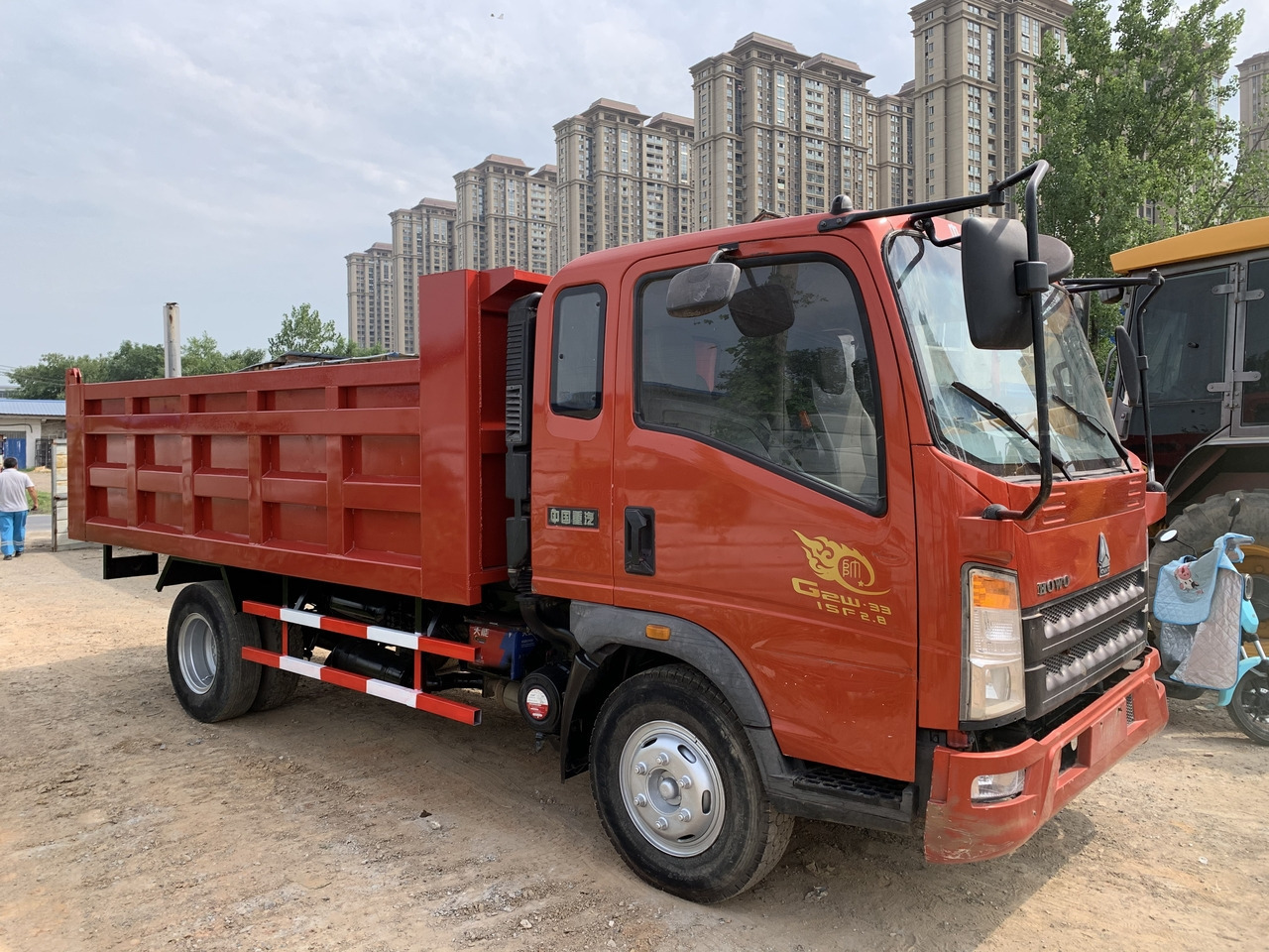 SINOTRUK Howo Dump truck 4x2 - Camion basculantă: Foto 1 SINOTRUK Howo Dump truck 4x2 - Camion basculantă: Foto 1