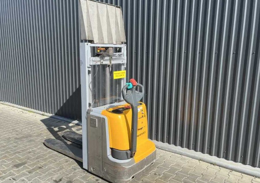 Jungheinrich EJC112z - Transpalet la mare înălţime: Foto 3 Jungheinrich EJC112z - Transpalet la mare înălţime: Foto 3