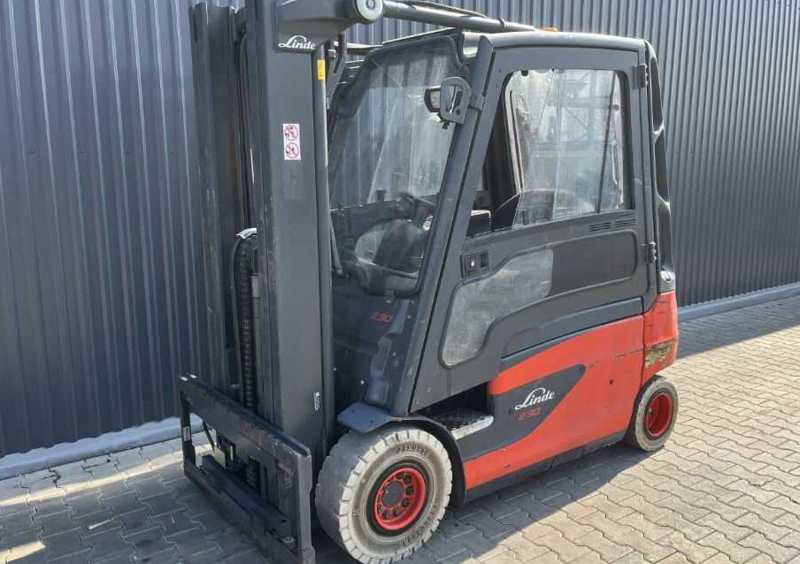 Linde E30L-01 - Electrostivuitor: Foto 1 Linde E30L-01 - Electrostivuitor: Foto 1