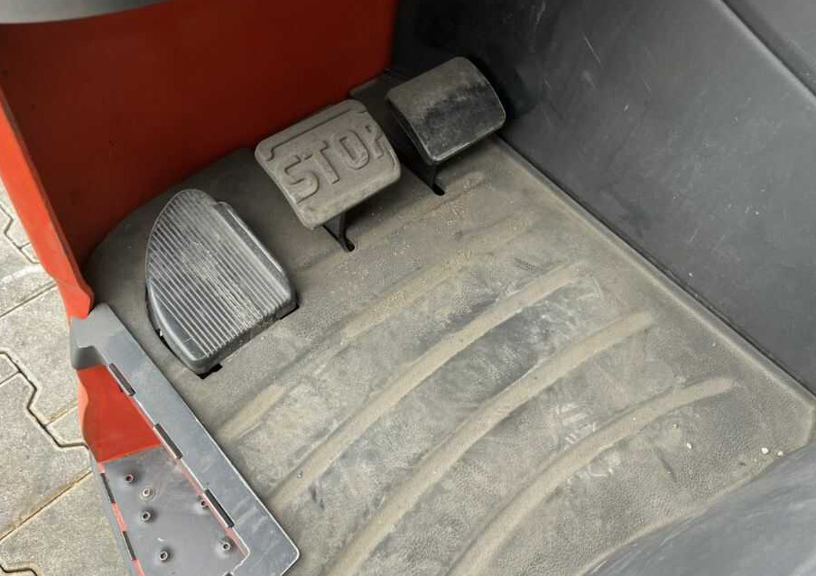 Stivuitor cu catarg retractabil Linde R16-01: Foto 9 Stivuitor cu catarg retractabil Linde R16-01: Foto 9