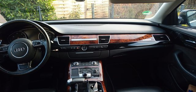 Audi A8 4.2 TDI tiptronic quattro - Berlină/ Sedan: Foto 4 Audi A8 4.2 TDI tiptronic quattro - Berlină/ Sedan: Foto 4