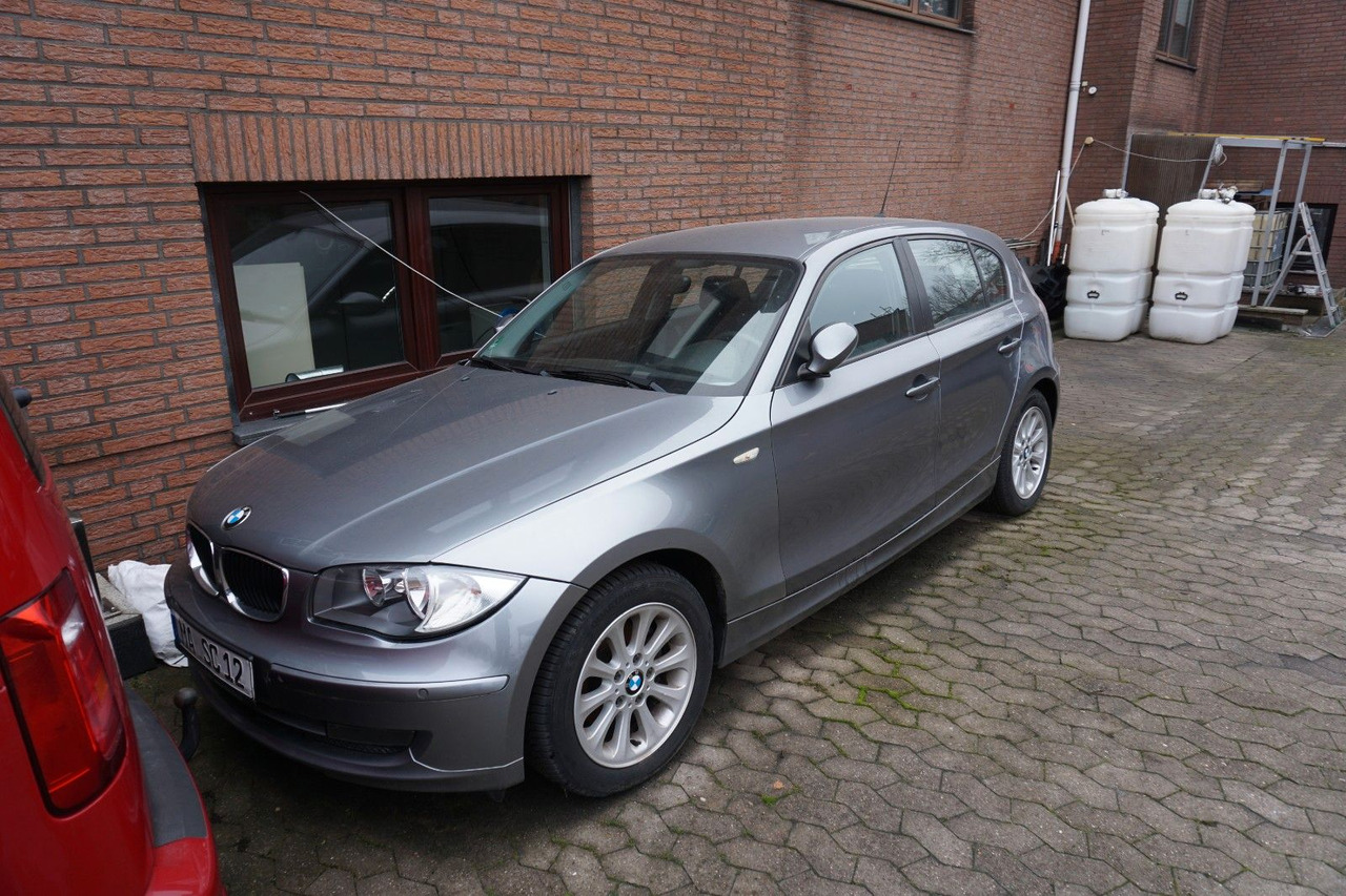 Berlină/ Sedan BMW 116i: Foto 1
