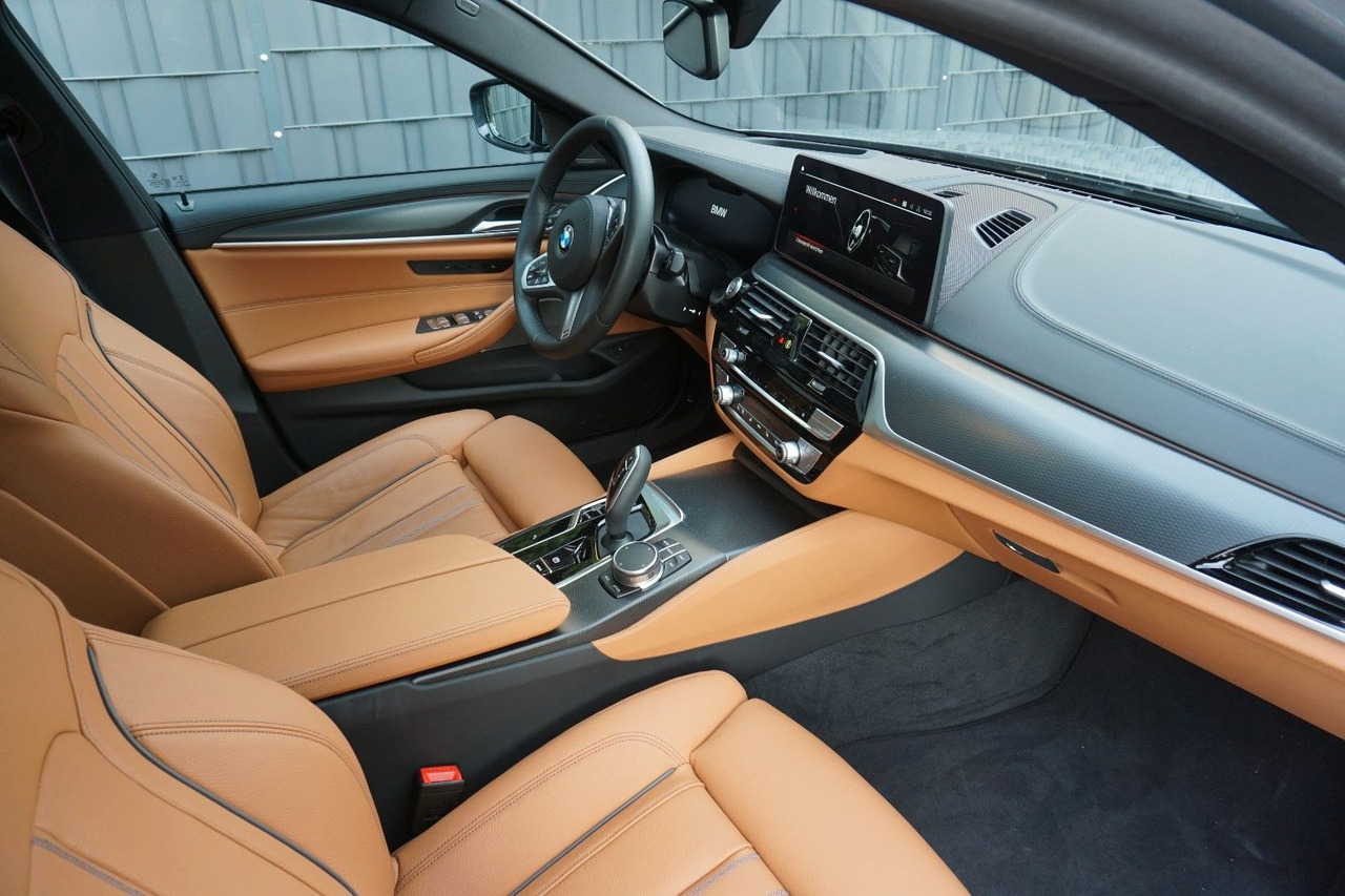 BMW 530 xDrive Touríng - Mașină break: Foto 4 BMW 530 xDrive Touríng - Mașină break: Foto 4