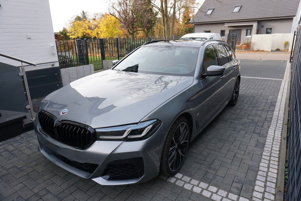 BMW 530 xDrive Touríng - Mașină break: Foto 1 BMW 530 xDrive Touríng - Mașină break: Foto 1