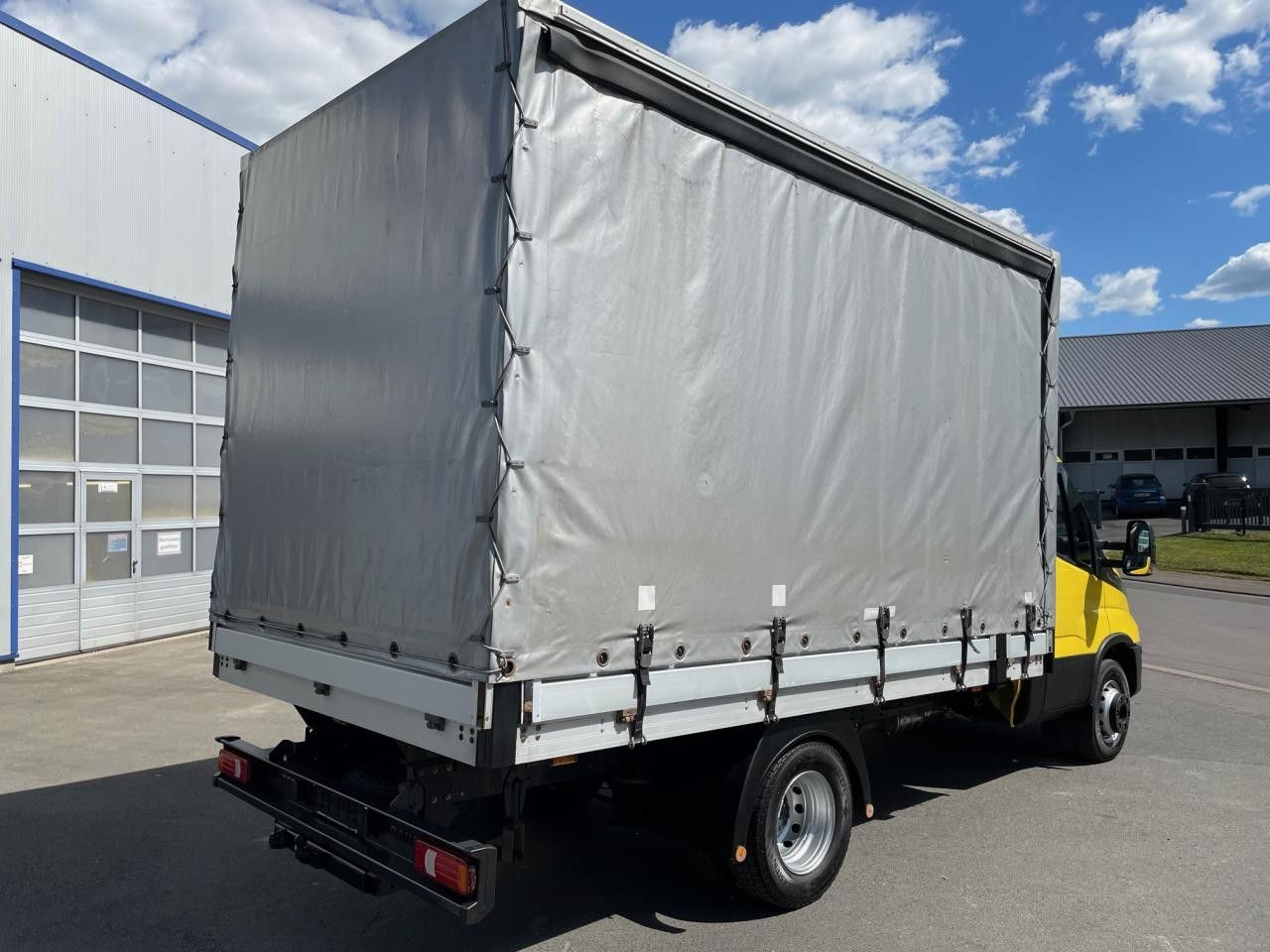 Iveco Daily 70C21HA8/P (72C) Euro6 Klima AHK Navi ZV - Autoutilitară cu prelată: Foto 4 Iveco Daily 70C21HA8/P (72C) Euro6 Klima AHK Navi ZV - Autoutilitară cu prelată: Foto 4