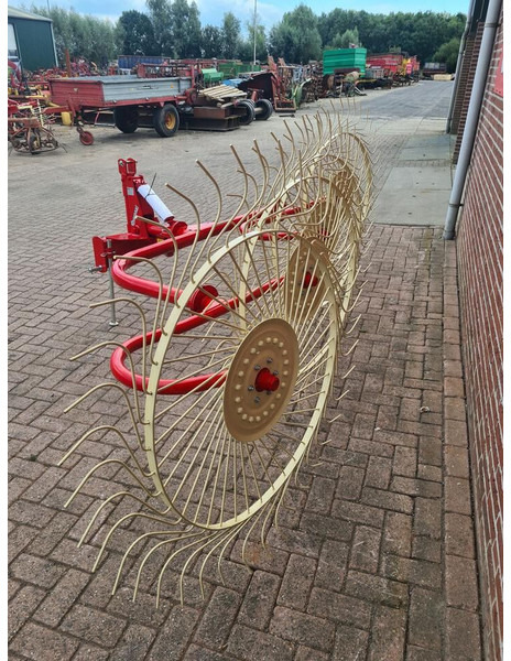 Onbekend - Maşină de întors fânul: Foto 4 Onbekend - Maşină de întors fânul: Foto 4