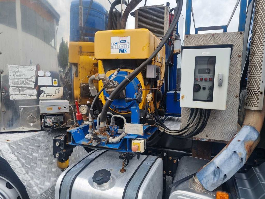 Camion MAN TGA 26.400 6x2/4 Asphaltkocher GTK MAN TGA 26.400 6x2/4 Asphaltkocher GTK: Foto 10 Camion MAN TGA 26.400 6x2/4 Asphaltkocher GTK MAN TGA 26.400 6x2/4 Asphaltkocher GTK: Foto 10