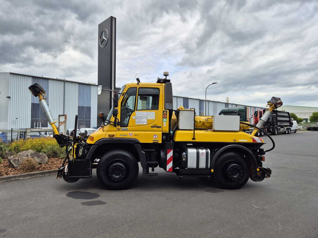 Mercedes-Benz Unimog U400 4x4 Zweiwege ZAGRO 800t/52 Achsen - Camion: Foto 4 Mercedes-Benz Unimog U400 4x4 Zweiwege ZAGRO 800t/52 Achsen - Camion: Foto 4