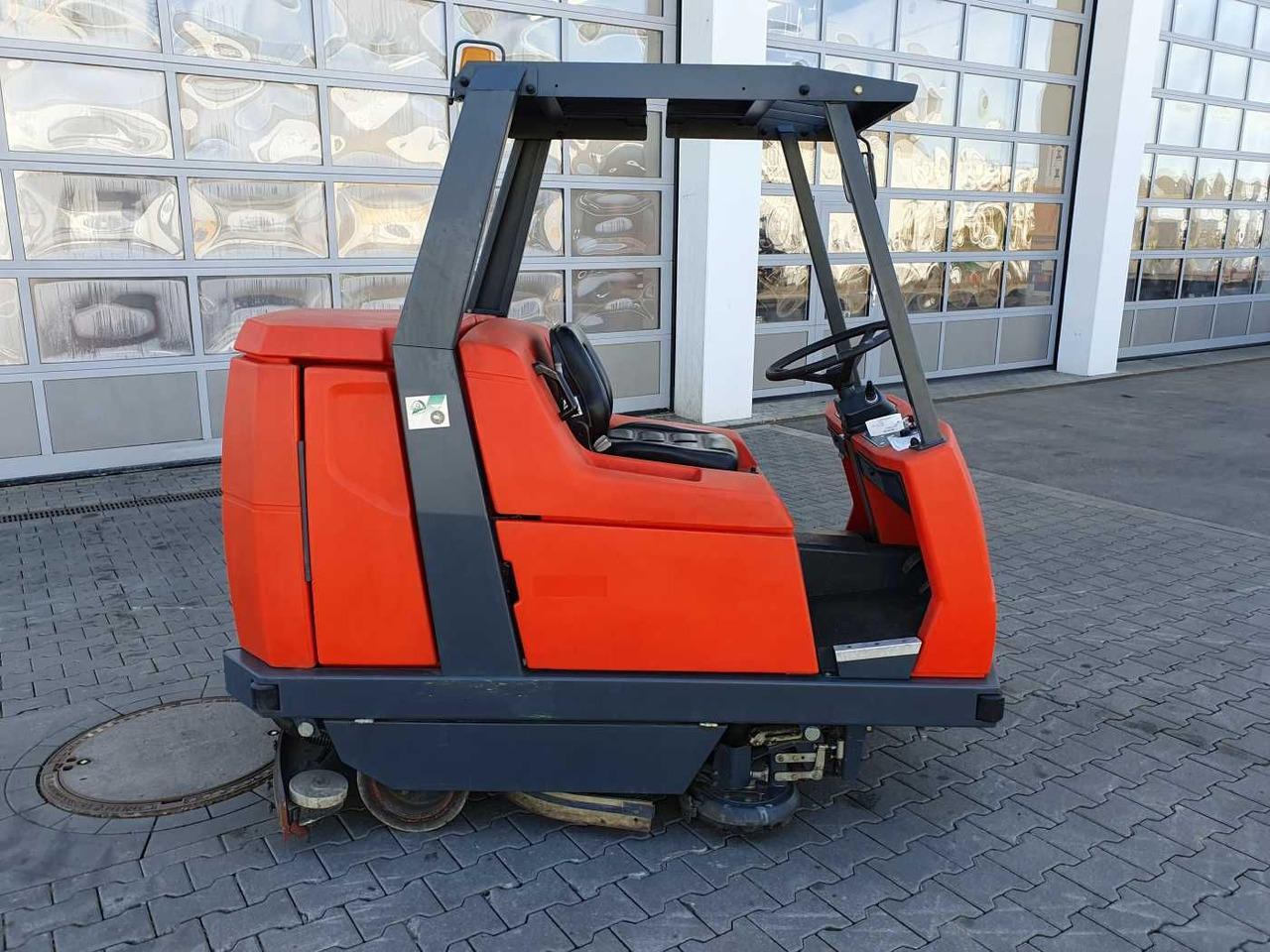 Hakomatic B 1100 / nur 704h! / 2006 - Mașină de spălat pardoseli: Foto 3 Hakomatic B 1100 / nur 704h! / 2006 - Mașină de spălat pardoseli: Foto 3