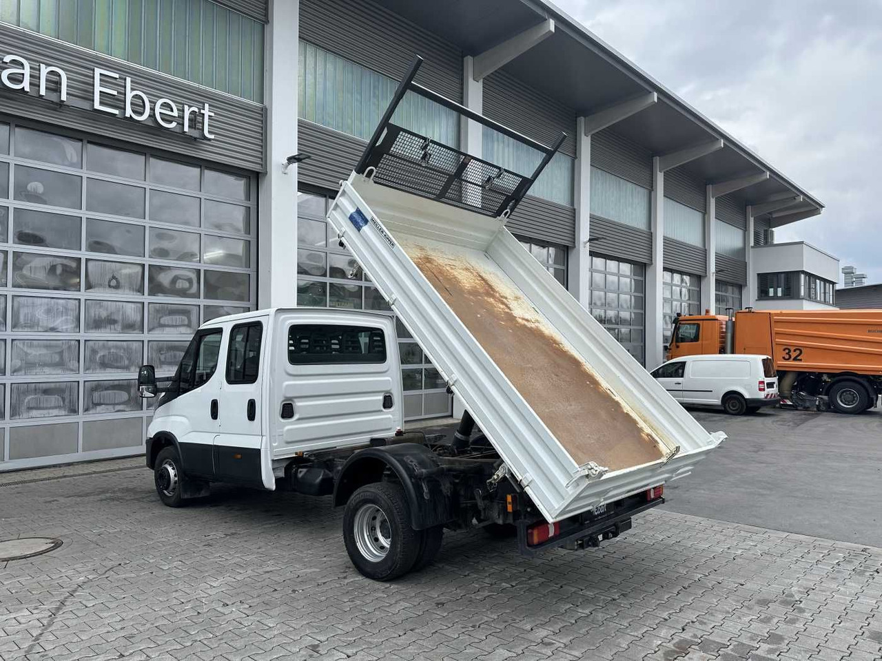 Iveco 70C18H 3-S.Kipper *R.3750mm*7Sitze*AHK* - Autoutilitară basculantă: Foto 3 Iveco 70C18H 3-S.Kipper *R.3750mm*7Sitze*AHK* - Autoutilitară basculantă: Foto 3