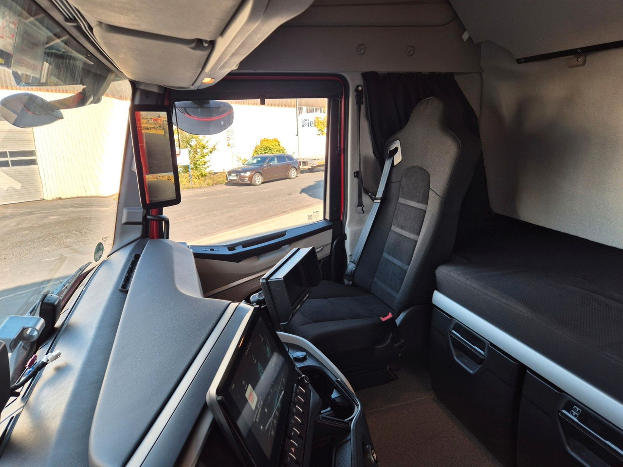 Camion pentru transportul băuturilor Iveco AS260S50Y/FS Schwenkwand LBW 2xAHK CAM Intarder: Foto 21