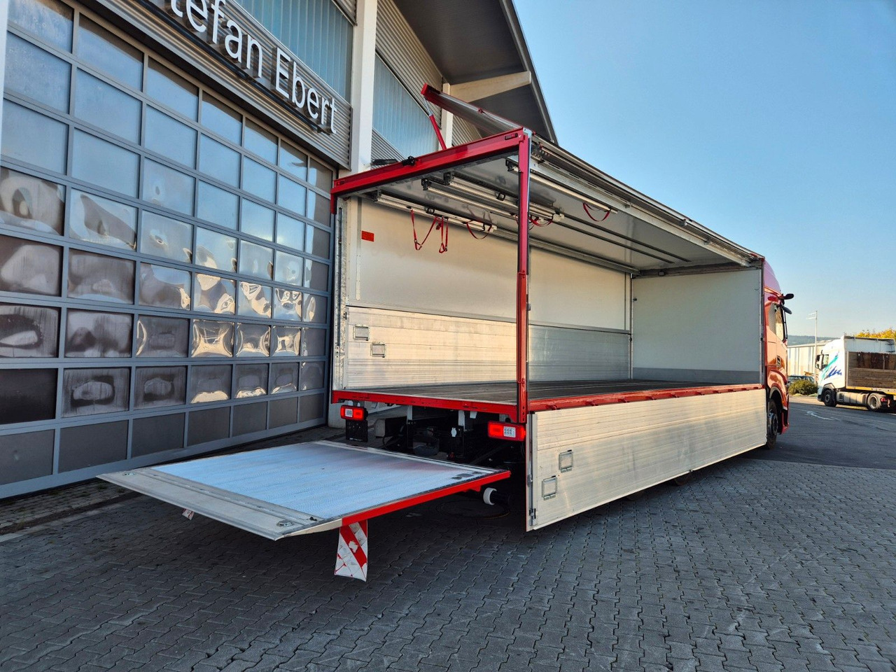 Camion pentru transportul băuturilor Iveco AS260S50Y/FS Schwenkwand LBW 2xAHK CAM Intarder: Foto 13