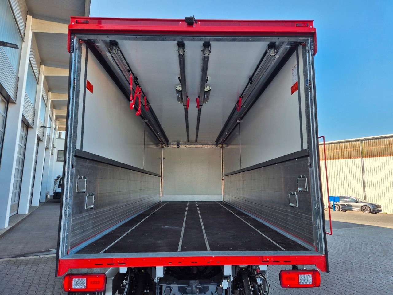 Camion pentru transportul băuturilor Iveco AS260S50Y/FS Schwenkwand LBW 2xAHK CAM Intarder: Foto 15