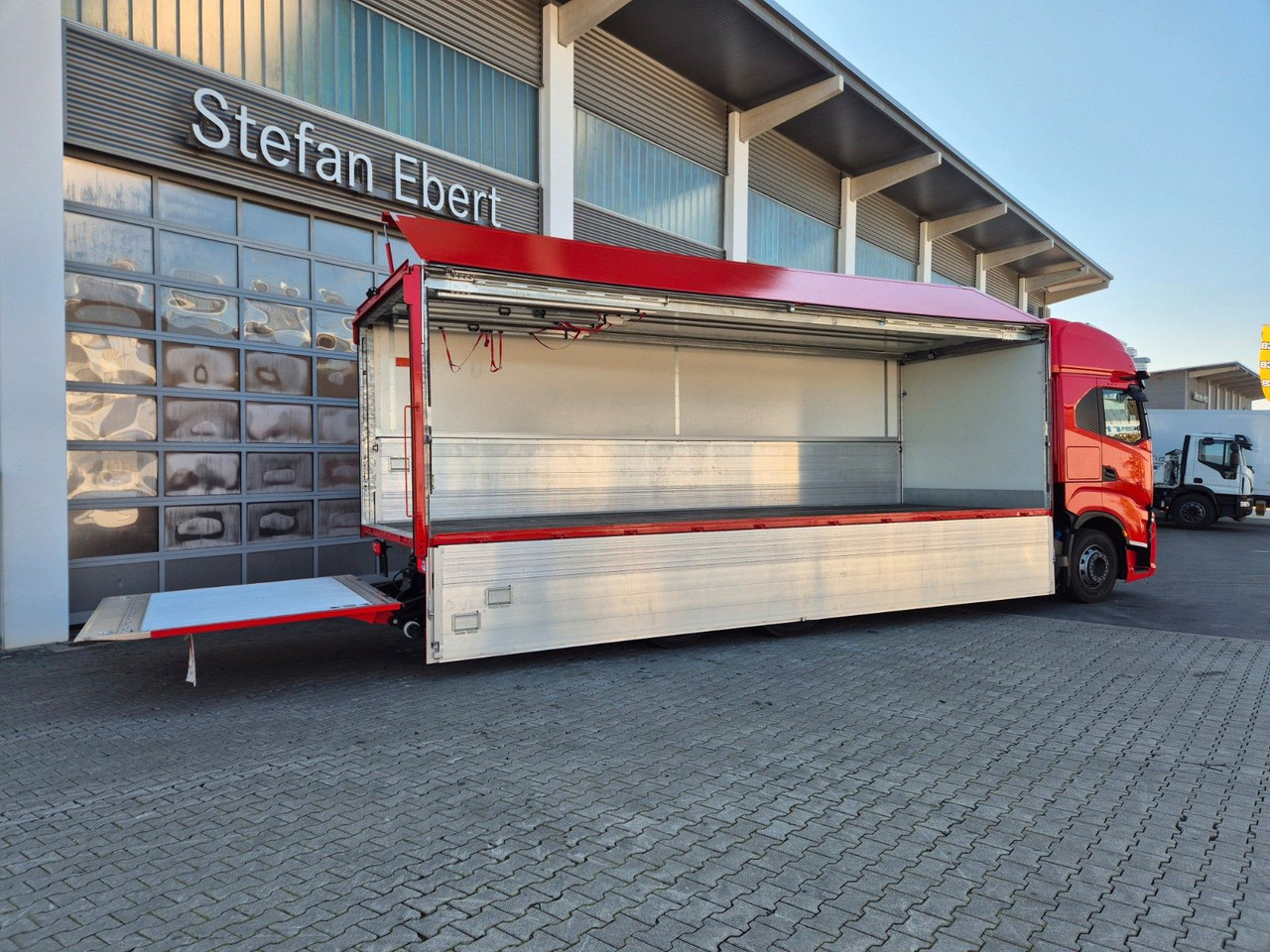 Camion pentru transportul băuturilor Iveco AS260S50Y/FS Schwenkwand LBW 2xAHK CAM Intarder: Foto 36