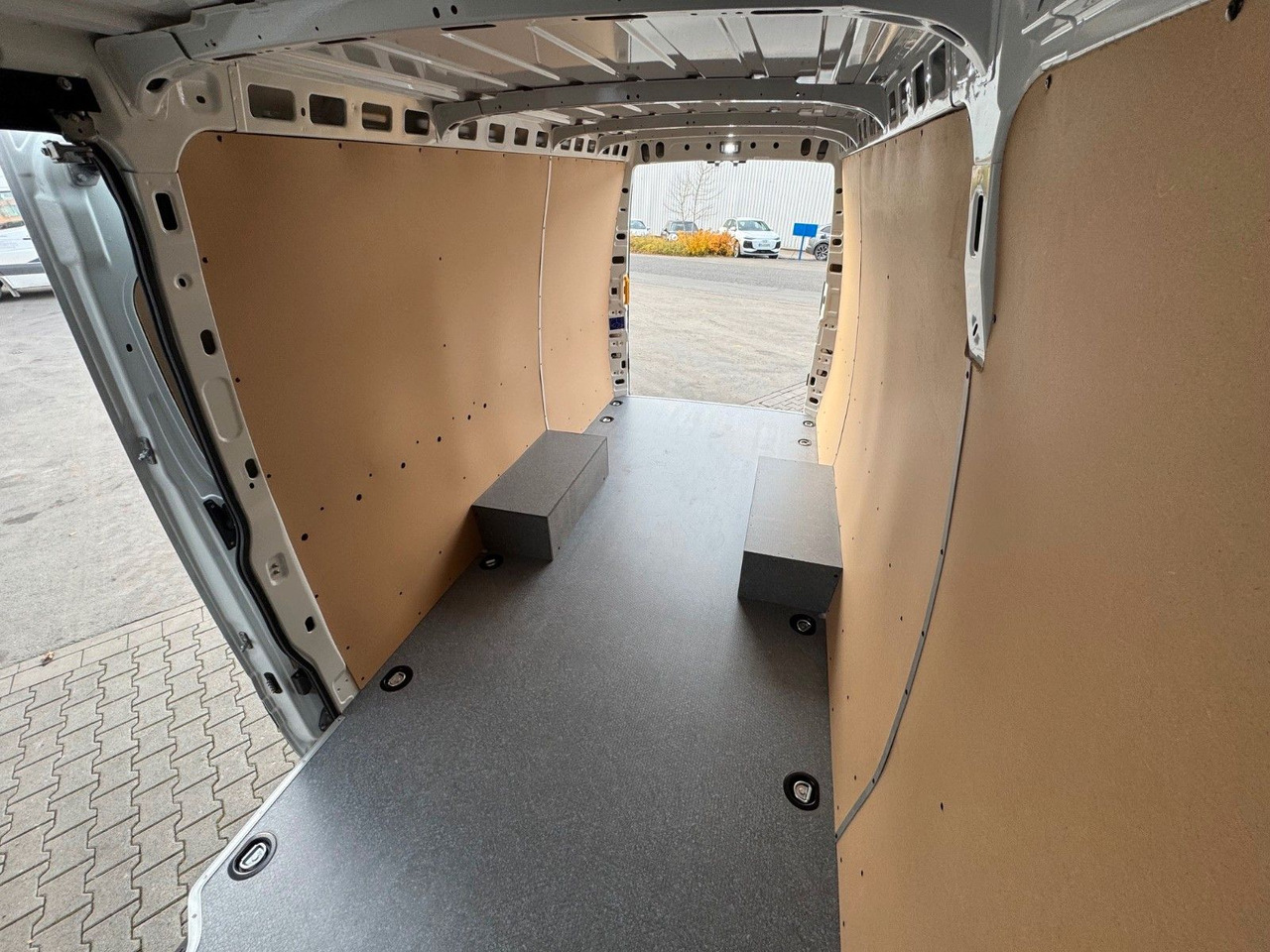 Dubă Iveco Daily 35C21 HA8 *R4.100mm*AHK*LED*Automatik*: Foto 8 Dubă Iveco Daily 35C21 HA8 *R4.100mm*AHK*LED*Automatik*: Foto 8