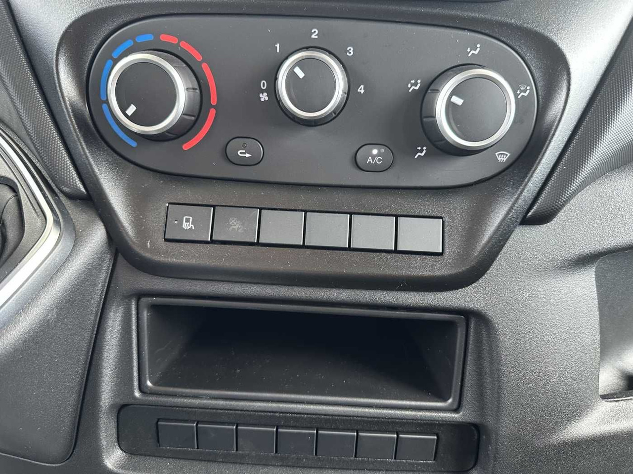 Autoutilitară cu platformă Iveco Daily 35S16 H 3.0L *R3.750mm*AHK*Automatik* 2x: Foto 14 Autoutilitară cu platformă Iveco Daily 35S16 H 3.0L *R3.750mm*AHK*Automatik* 2x: Foto 14