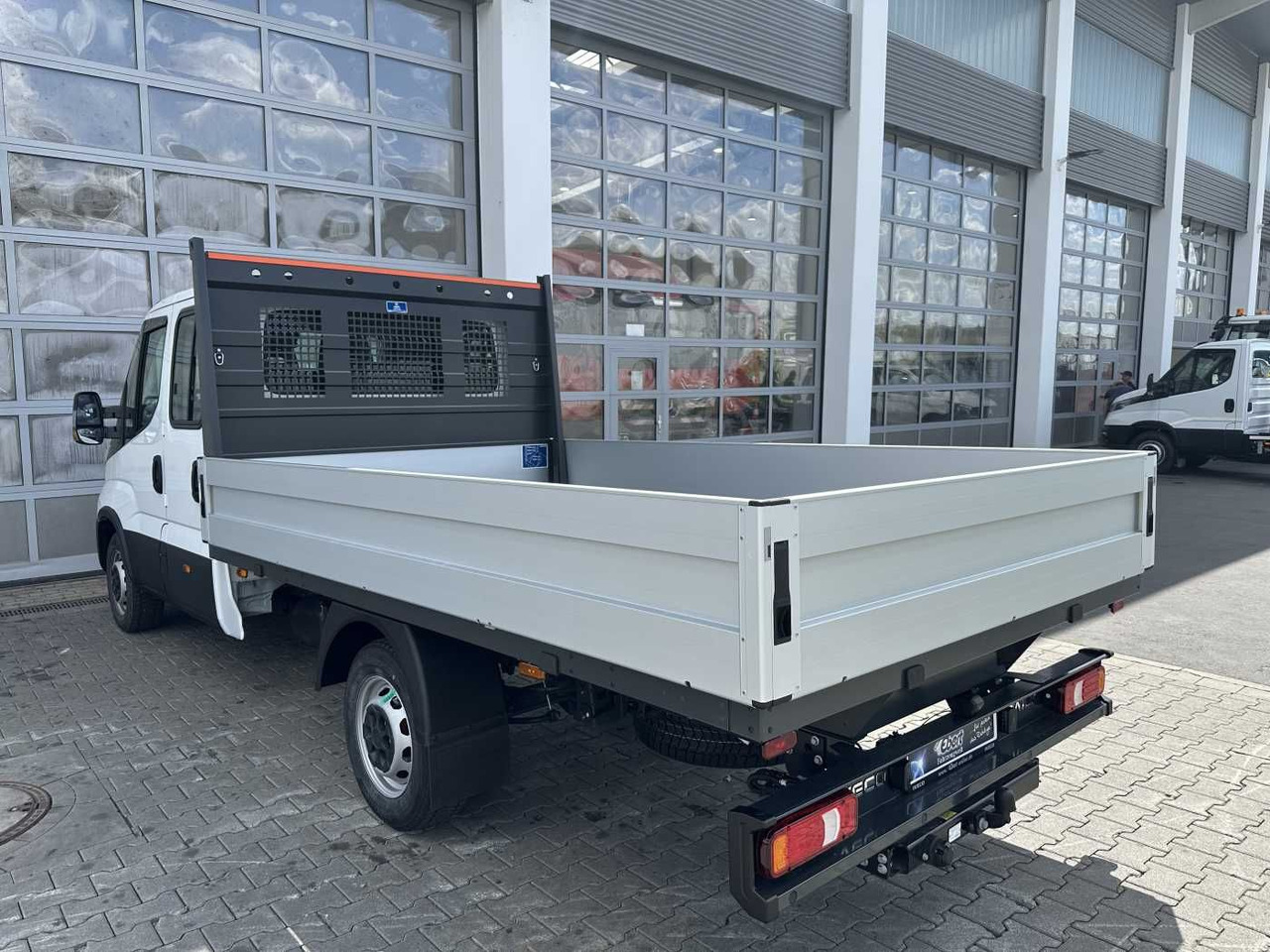 Autoutilitară cu platformă Iveco Daily 35S16 H 3.0L *R3.750mm*AHK*Automatik* 2x: Foto 7 Autoutilitară cu platformă Iveco Daily 35S16 H 3.0L *R3.750mm*AHK*Automatik* 2x: Foto 7