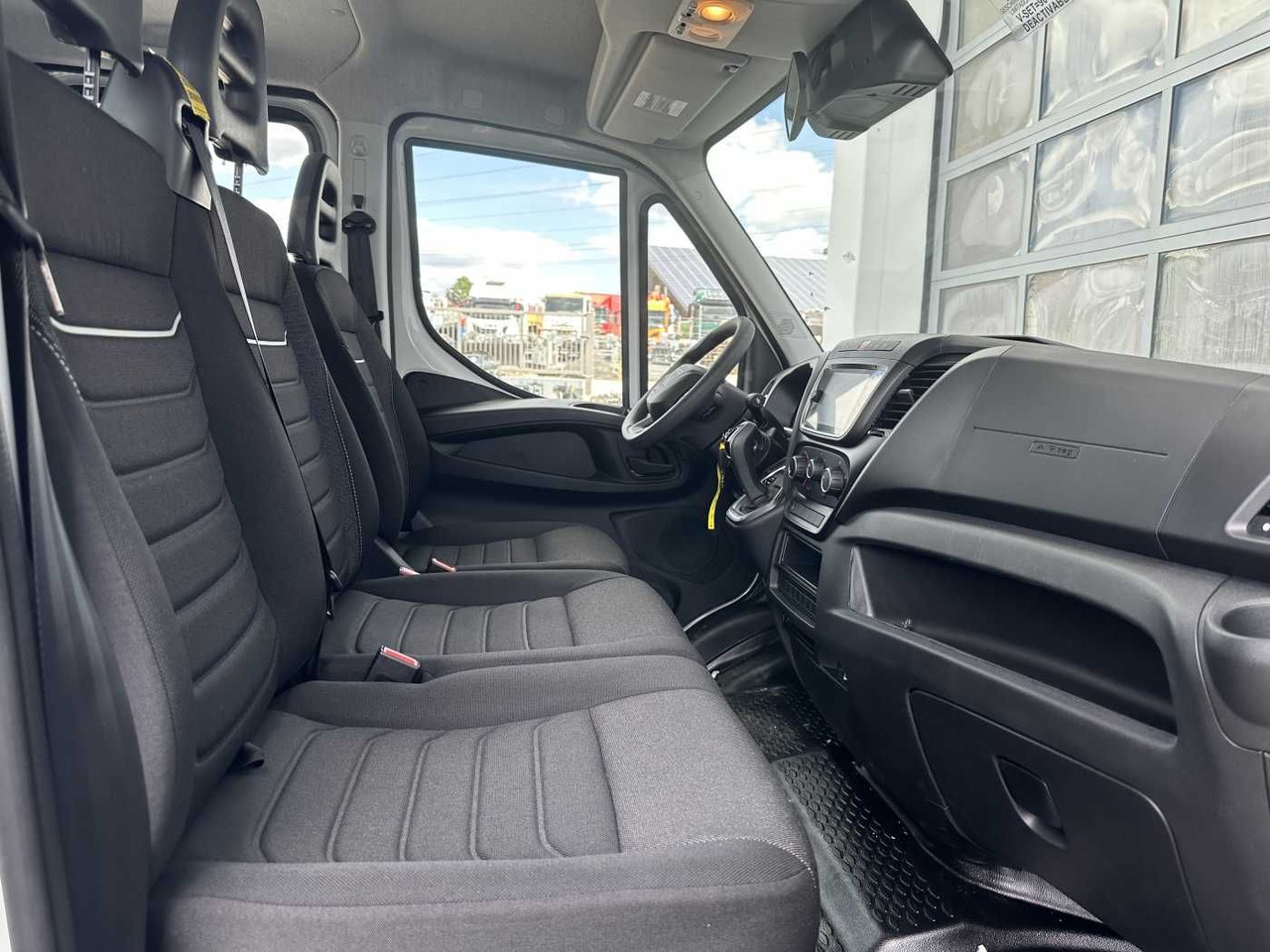 Autoutilitară cu platformă Iveco Daily 35S16 H 3.0L *R3.750mm*AHK*Automatik* 2x: Foto 15 Autoutilitară cu platformă Iveco Daily 35S16 H 3.0L *R3.750mm*AHK*Automatik* 2x: Foto 15