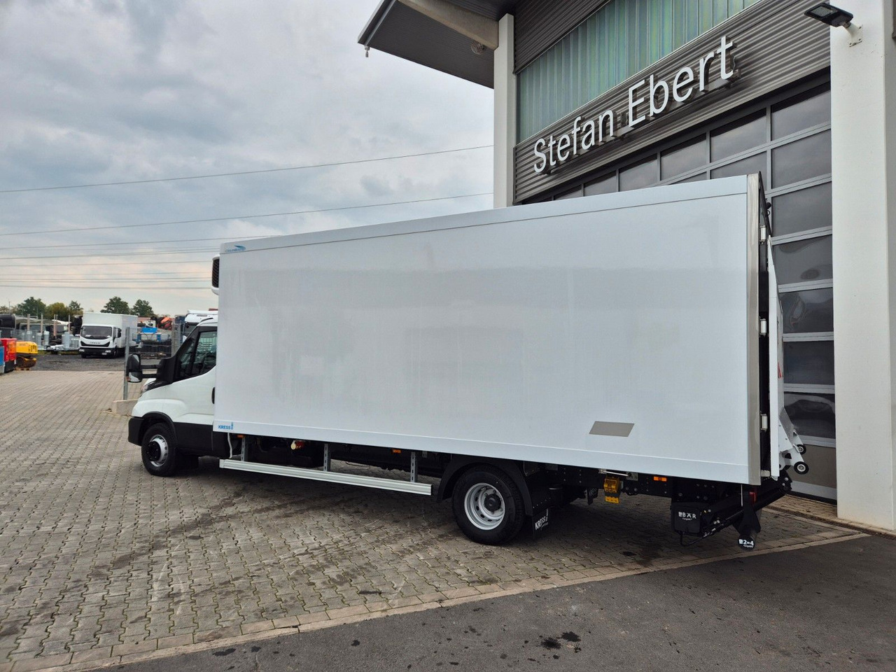 Iveco Daily 70C18 A8 3.0L *R5.100mm*LBW*Luft*Automatik - Autoutilitară frigorifica: Foto 4 Iveco Daily 70C18 A8 3.0L *R5.100mm*LBW*Luft*Automatik - Autoutilitară frigorifica: Foto 4