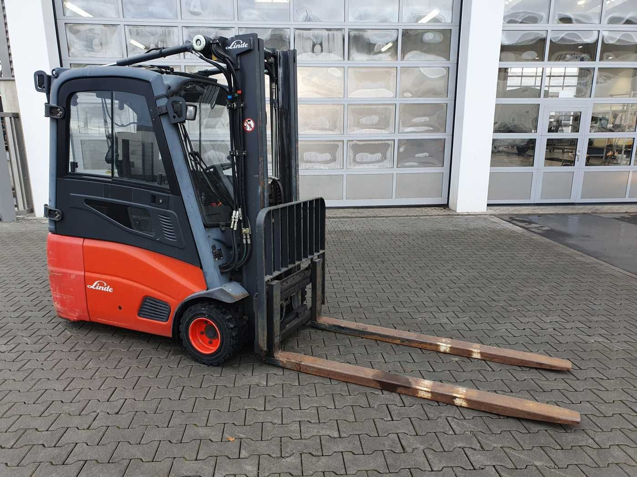 Linde E18 - 01 / Triplex: 4.50m! / SS / nur 5.672h! - Electrostivuitor: Foto 2 Linde E18 - 01 / Triplex: 4.50m! / SS / nur 5.672h! - Electrostivuitor: Foto 2