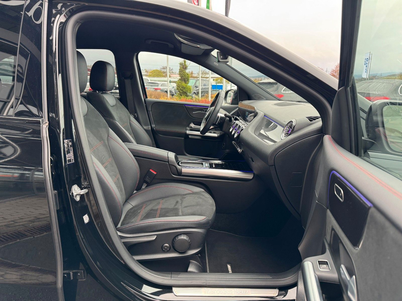 Mercedes-Benz B 200 AMG+AHK+Ambiente+RFK+MBUX+Night - Berlină/ Sedan: Foto 4 Mercedes-Benz B 200 AMG+AHK+Ambiente+RFK+MBUX+Night - Berlină/ Sedan: Foto 4