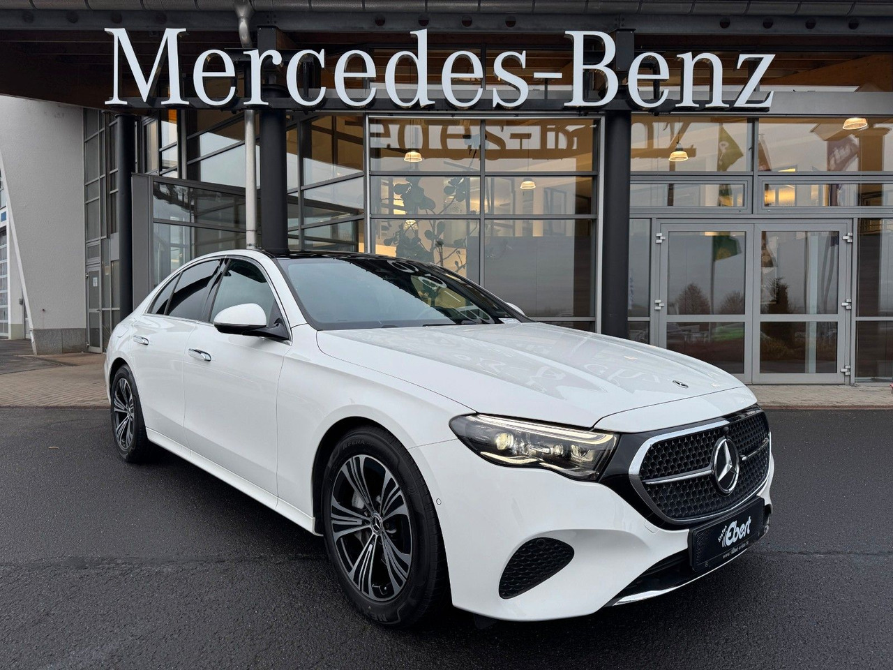 Mercedes-Benz E 450 4M Avantgarde+Pano+DistrPro+Digital+360 - Berlină/ Sedan: Foto 2 Mercedes-Benz E 450 4M Avantgarde+Pano+DistrPro+Digital+360 - Berlină/ Sedan: Foto 2