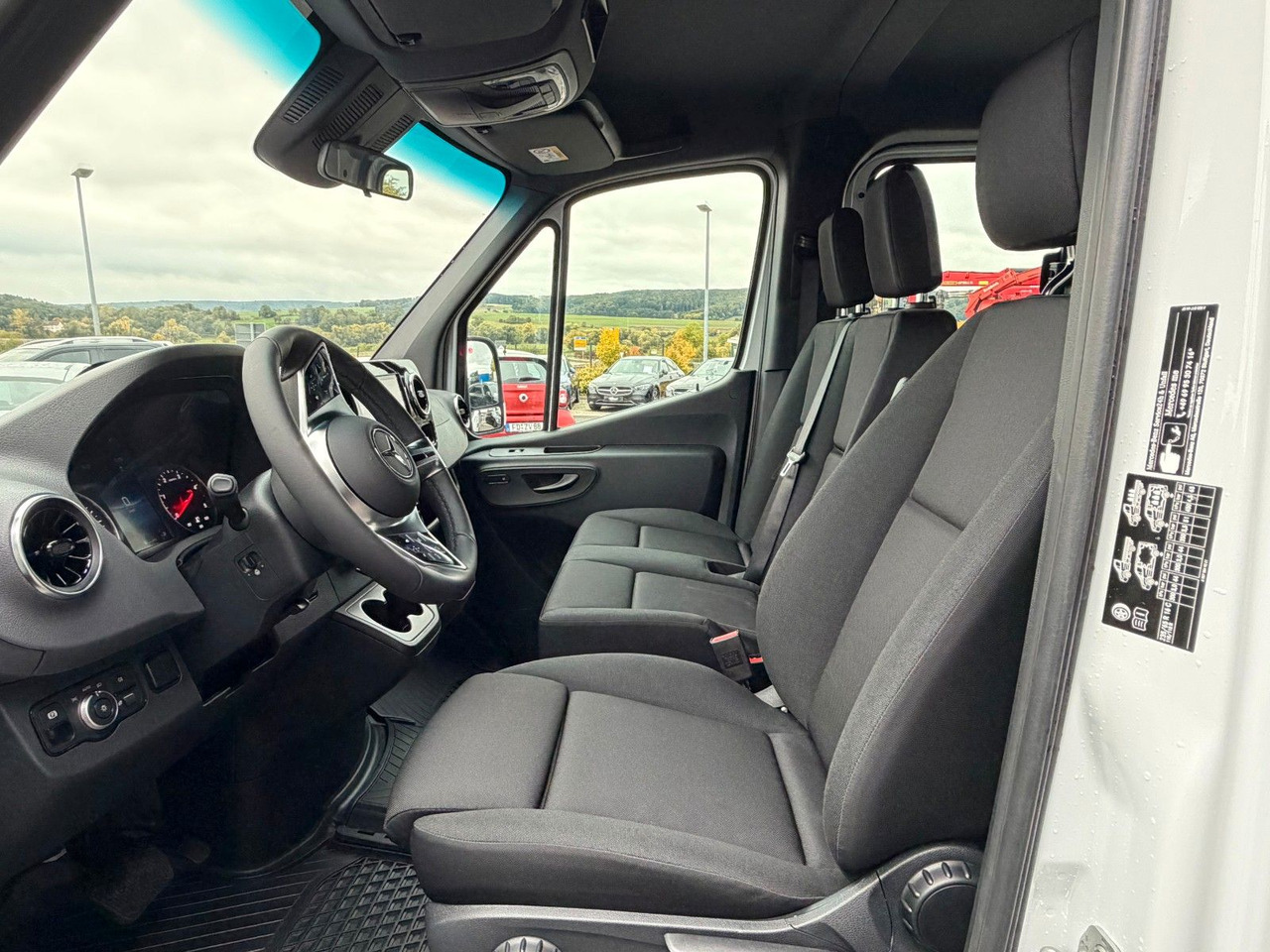 Autoutilitară cu platformă, Autoutilitară cabină dublă Mercedes-Benz Sprinter 317 CDI 3665 9G DoKa AHK Klima Kamera: Foto 8 Autoutilitară cu platformă, Autoutilitară cabină dublă Mercedes-Benz Sprinter 317 CDI 3665 9G DoKa AHK Klima Kamera: Foto 8