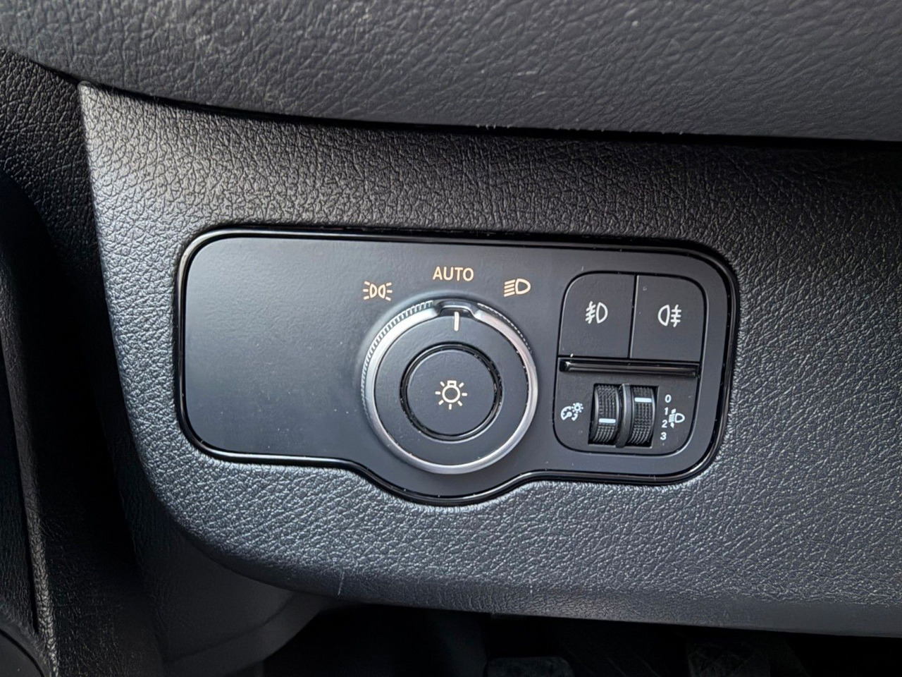 Dubă Mercedes-Benz Sprinter 317 CDI 3665 Klima 360 SHZ MBUX: Foto 19 Dubă Mercedes-Benz Sprinter 317 CDI 3665 Klima 360 SHZ MBUX: Foto 19