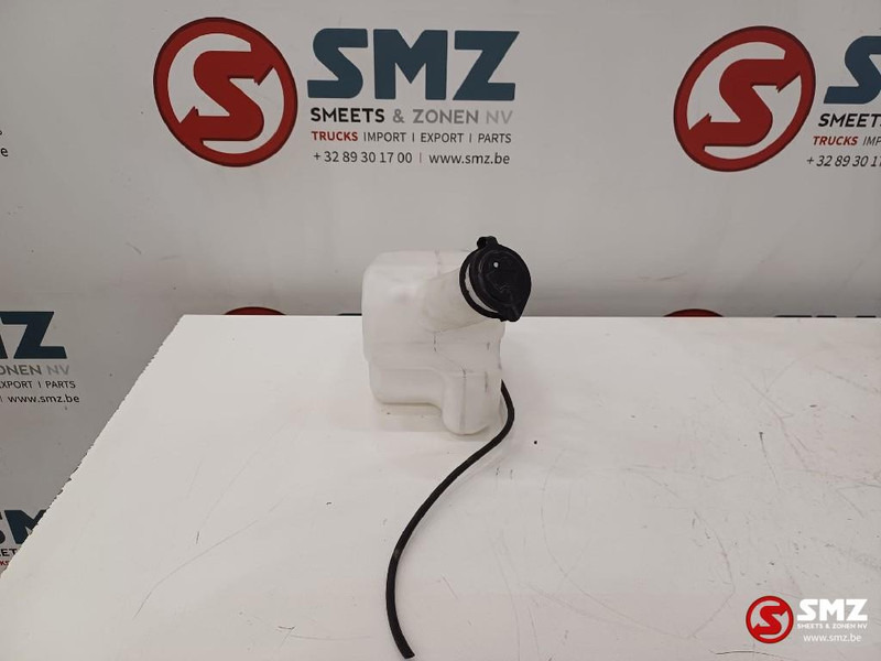 Caterpillar Window washer tank Caterpillar - Ștergător pentru Stivuitor: Foto 3 Caterpillar Window washer tank Caterpillar - Ștergător pentru Stivuitor: Foto 3