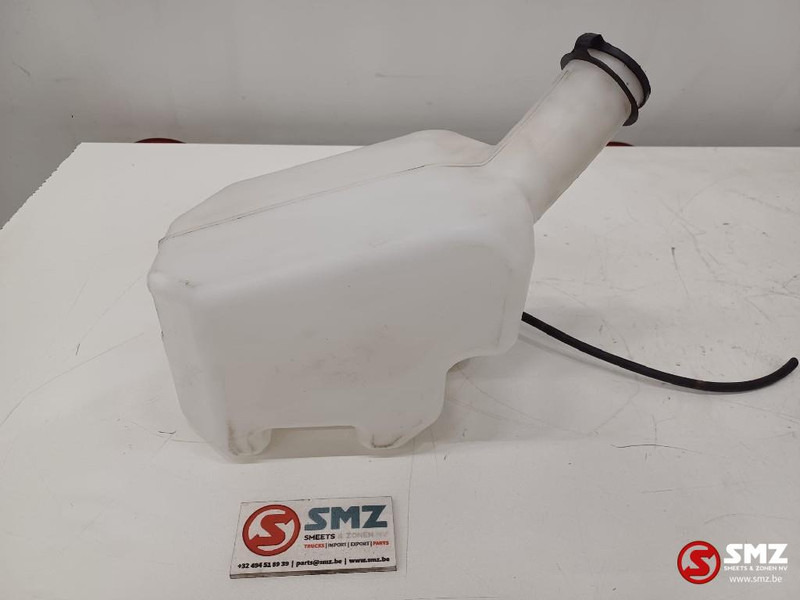 Caterpillar Window washer tank Caterpillar - Ștergător pentru Stivuitor: Foto 2 Caterpillar Window washer tank Caterpillar - Ștergător pentru Stivuitor: Foto 2