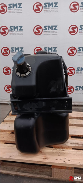 MAN Occ AdBlue tank + pomp MAN - Sistem de alimentare combustibil pentru Camion: Foto 2 MAN Occ AdBlue tank + pomp MAN - Sistem de alimentare combustibil pentru Camion: Foto 2