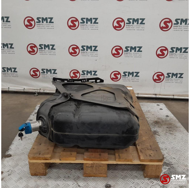 Mercedes-Benz Occ AdBluetank 60L + AdBlueniveausensor Mercedes - Sistem de alimentare combustibil pentru Camion: Foto 2 Mercedes-Benz Occ AdBluetank 60L + AdBlueniveausensor Mercedes - Sistem de alimentare combustibil pentru Camion: Foto 2