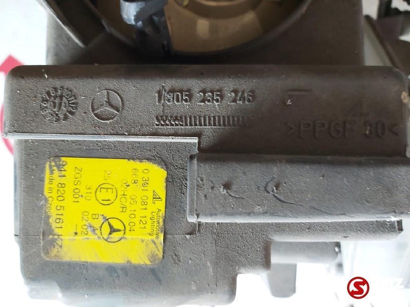 Mercedes-Benz Occ Koplamp links met steun Mercedes Actros MP1 - Far pentru Camion: Foto 2 Mercedes-Benz Occ Koplamp links met steun Mercedes Actros MP1 - Far pentru Camion: Foto 2