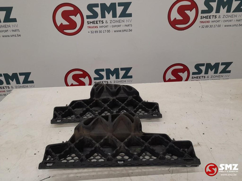 Mercedes-Benz Occ set radiatorgrille + opstap links en rechts Me - Grilă pentru Camion: Foto 3 Mercedes-Benz Occ set radiatorgrille + opstap links en rechts Me - Grilă pentru Camion: Foto 3
