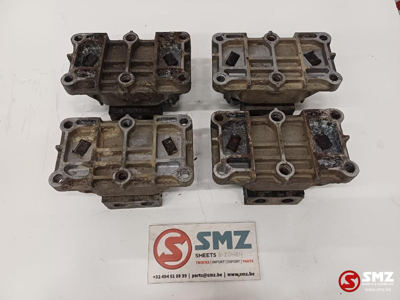 Mercedes-Benz Occ set van 4 motorsteunen Mercedes - Suport motor pentru Camion: Foto 2 Mercedes-Benz Occ set van 4 motorsteunen Mercedes - Suport motor pentru Camion: Foto 2