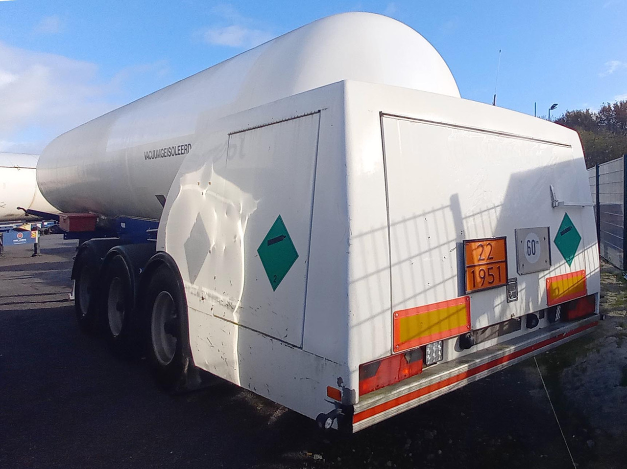 AGA Cryo Gas tank semi-trailer cryogenic used for nitrogen, argon, oxygen, LIN, LOX, LAR. - Semiremorcă cisternă: Foto 3 AGA Cryo Gas tank semi-trailer cryogenic used for nitrogen, argon, oxygen, LIN, LOX, LAR. - Semiremorcă cisternă: Foto 3