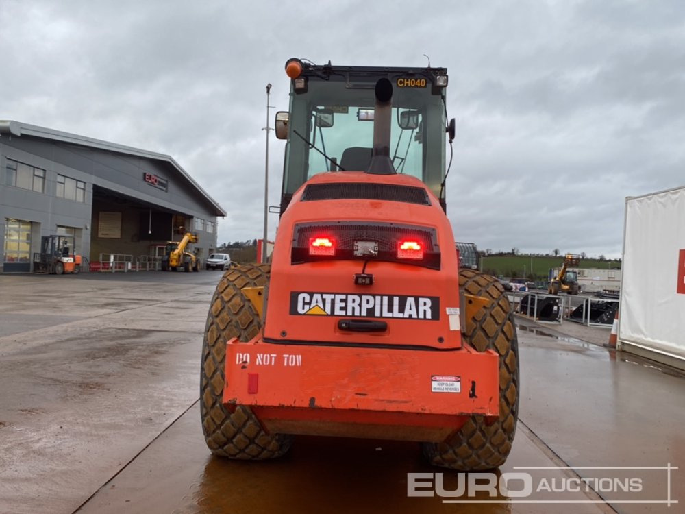 2011 CAT CS74 - Cilindru compactor: Foto 4 2011 CAT CS74 - Cilindru compactor: Foto 4