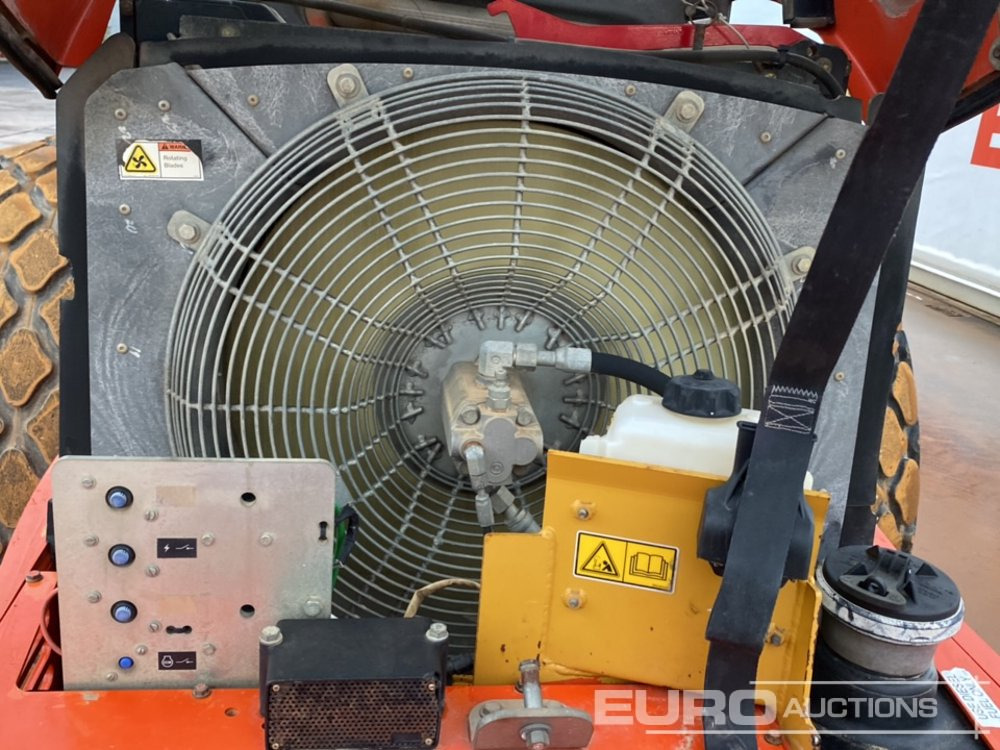 Cilindru compactor 2011 CAT CS74: Foto 16 Cilindru compactor 2011 CAT CS74: Foto 16